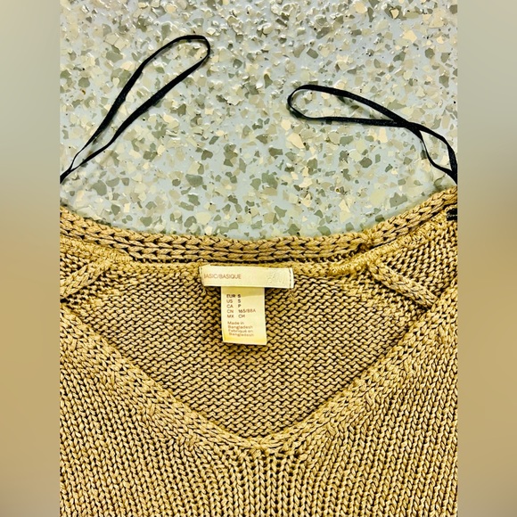 BASIC/BASIQUE Sweater for Womens. Size Small, Color Beige. - Picture 2 of 2